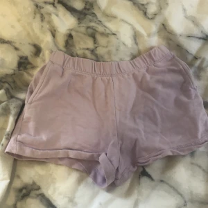 Lila mjukis shorts - Köpta för 100 tror jag. Nästan aldrig använda. För små. 