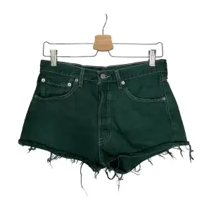 snygga levis mörkgröna shorts! vintage.