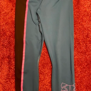 Träningstights från Puma - Snygga tights från Puma att träna i, storlek S!