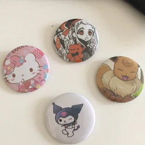 Anime pins! - Om du bara vill köpa en så kostar det 5kr plus frakt! För alla så kostar det 15kr (meddela mig innan du köper) tar bara Swish! 