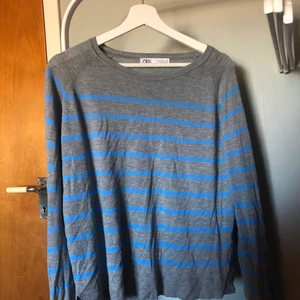 Zara tröja - Säljer nu min zara tröja köpt på plick för 150kr, bra skick,storlek Medium  Köp inte direkt !
