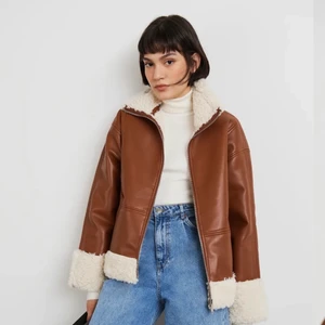 Skinnjacka - Intressekoll på finaste skinnjackan. Inköpt i våras för 900kr, använd två ggr 💘 nyskick!