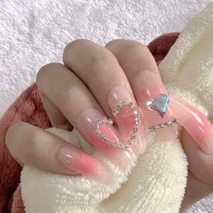Press on naglar med diamanter 💎💅🏽
