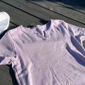 Fin lila tröja från newyorker (stav) i bra skick använd typ 2 gånger och köpte den i somras💞 - Passar bra lite för liten för mig 