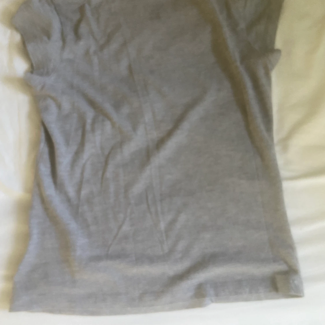 Grå t-shirt med tryck - 90