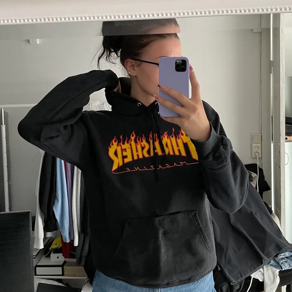 En trasher hoodie i storlek M, använt skick. Litet skrap hål i ena ärmen✨Hör av er vid intresse eller om fler bilder önskas!💕. Hoodies.