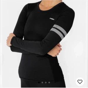 Träningströja  - Säljer min jätte snygga stronger tröja då jag råka köpa fel storlek 💕 använd en gång och är som ny💗 nypris 499 säljer för 200+frakt. Skriv för egna bilder