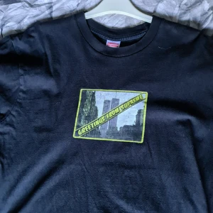 Greetings From Supreme - Supreme Tshirt - Vet inte vilken säsong, men tvättas innan den skickas. Inga hål eller skavanker! 