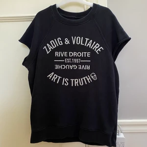 Zadig & Voltaire - T shirt från Zadig & Voltair. Barn storlek 14 år men passar mig som har S utan problem. Använd 2 gånger så väldigt fint skick.