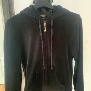 Juicy couture tröja! - Saknas några ”diamanter” från J:et men inget större man tänker på! Köparen står för frakten!