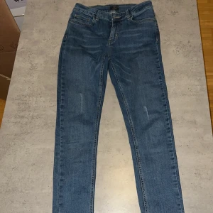 Nly Jeans slim leg - Säljer mina jeans från Nly. Stl M men passar en S. Använda 1 gång och säljs pga för små, därav ingen bild😃