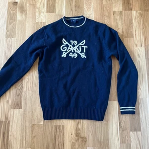 Gant Stickad Ulltröja - Stickad tröja i lammull från Gant  Storlek M Använd, i bra skick