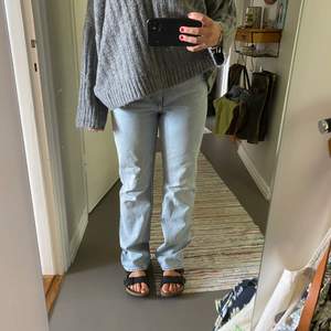 Ljusblåa weekday jeans i modellen voyage i storlek 27/32! Typ iprincip oanvända❤️