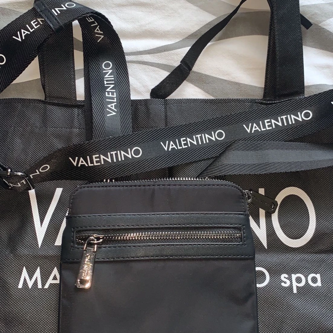Valentino väska