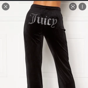 Säljer Juicy byxor  - Säljer mina juicy byxor storlek M pga av att jag inte använder och att dom är för stora. Kom privat för bilder