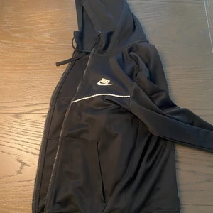 Nike luvtröja  - Nike luvtröja storlek S, bra skick 