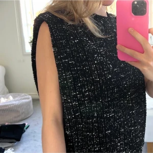 Cool väst från H&M - Cool och unik väst från H&M, prislapp kvar!!