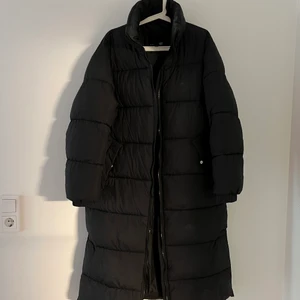 Lång vinterkappa - Lång varm vinterjacka, fint skick. 