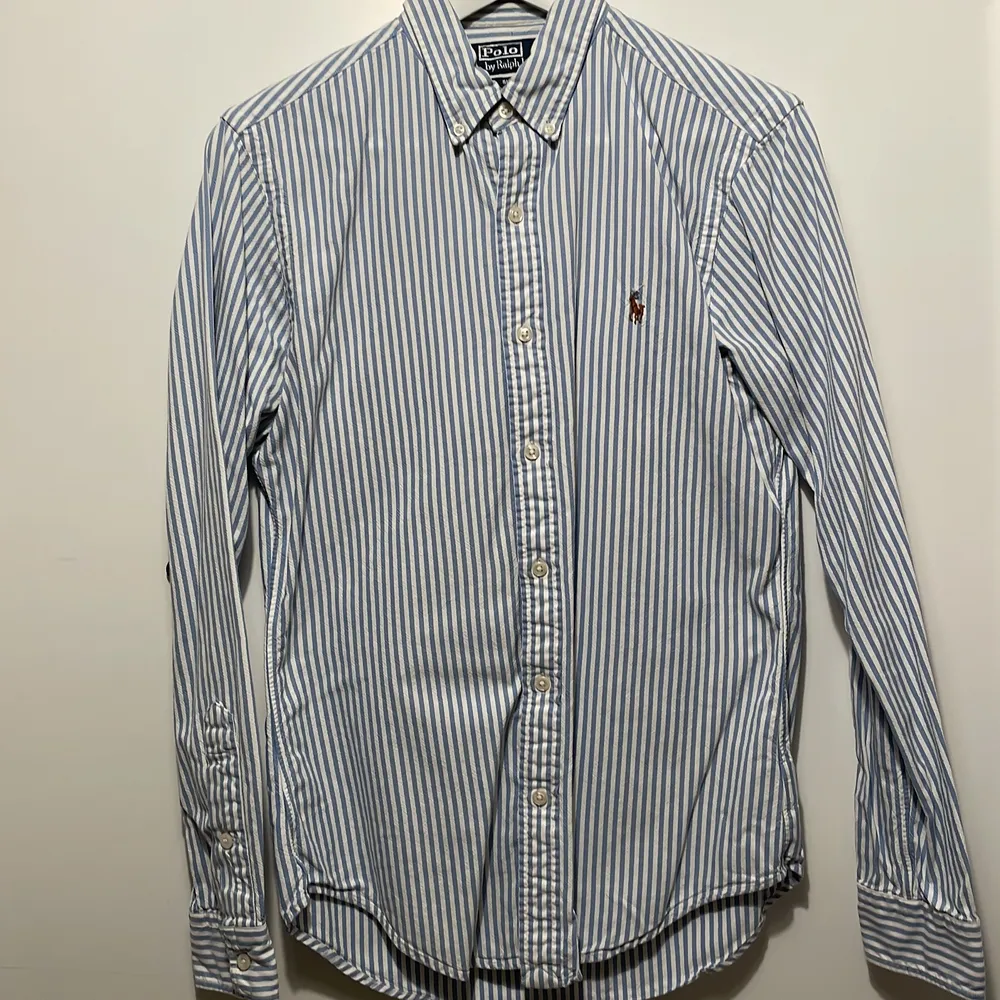 Oxford skjorta från Polo Ralph Lauren. Storlek: S. Passform: Slimfit . Skjortor.