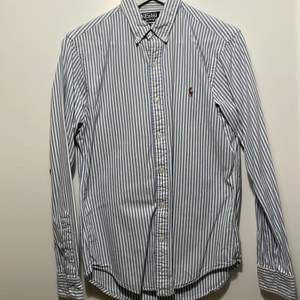 Oxford skjorta från Polo Ralph Lauren. Storlek: S. Passform: Slimfit 