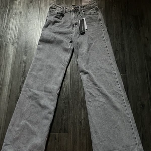 Asos storlek 38 - Helt nya jeans från Asos, aldrig använt. Nypris 399kr💗