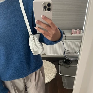 Axelväska - Vit axelväska från Nelly, knappt använd💗