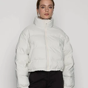 Puffer jacka  - Säljer denna snygga puffer jacka från weekday💗 TRYCK EJ PÅ KÖP NU! 