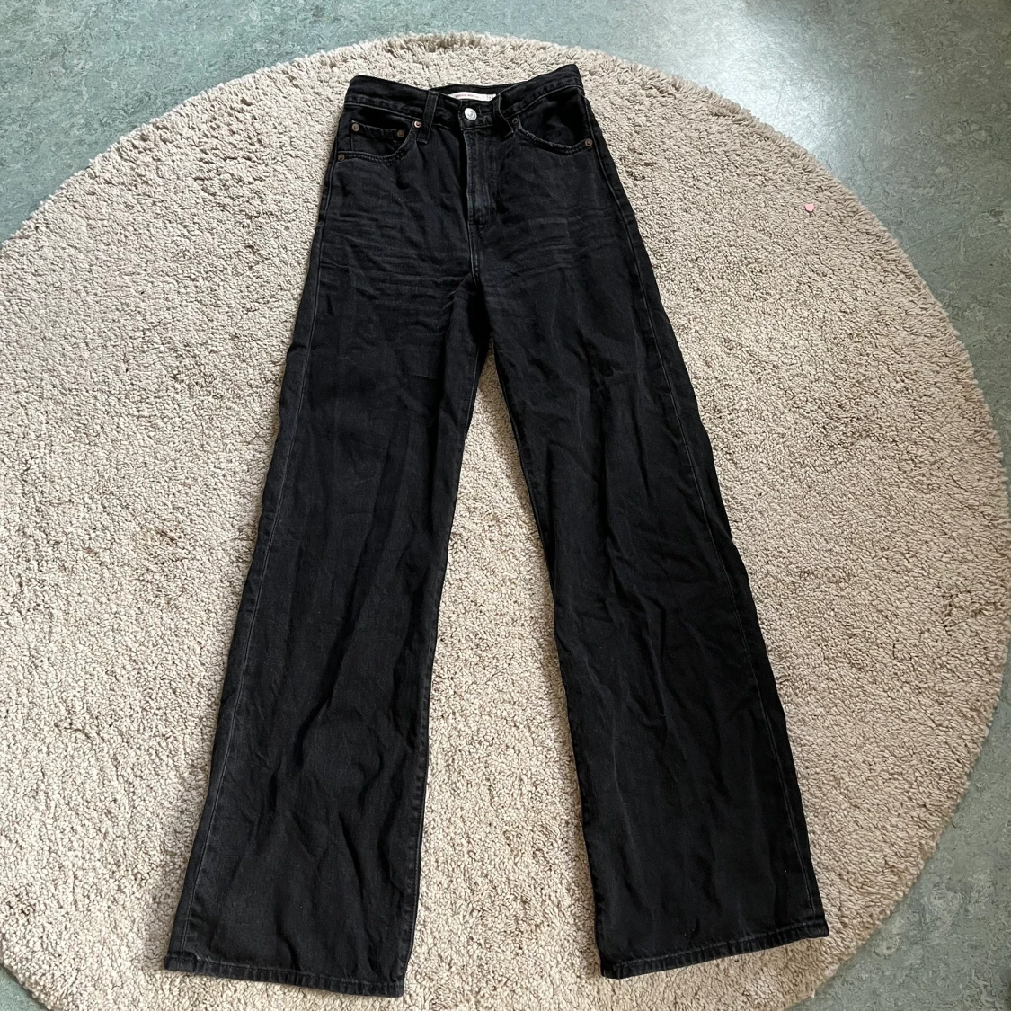 Svarta Levis Ribcage storlek 24 - 90