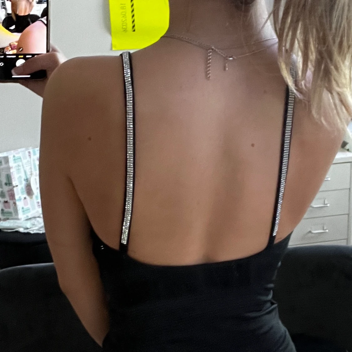 svart body med rhinestones