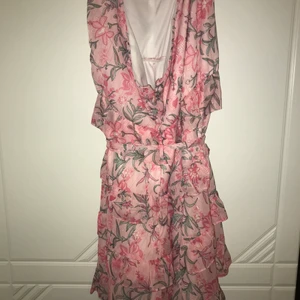 Strl M - Fin rosa klänning  