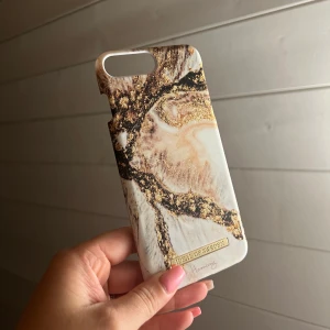 iPhone 8 Plus skal  - Skal till iPhone 8 Plus från Ideal of Sweden av Hannalicious. Aldrig använt eftersom jag köpte ny telefon kort efter att jag köpt skalet.