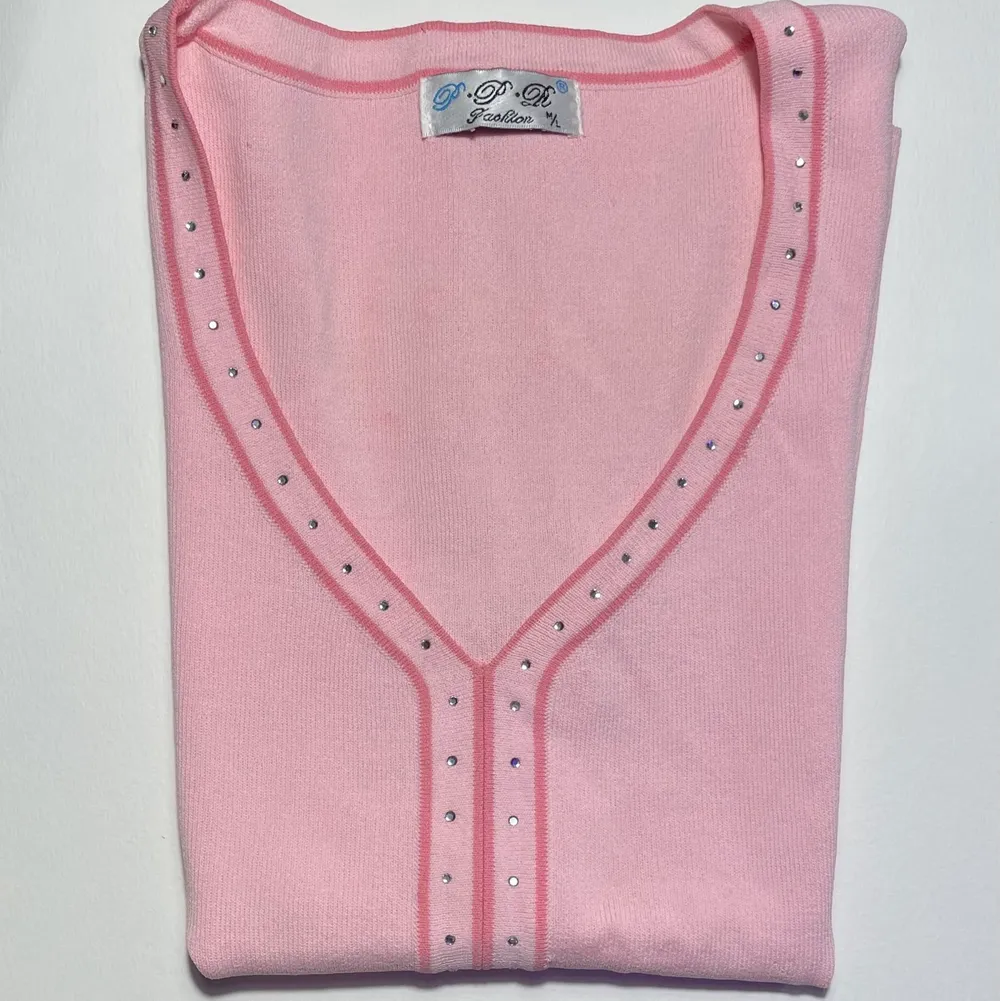 Super fint rosa linne med rihnstones! Köpt dyrt!💕. Toppar.