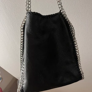 Tiamo väska  - tiamo väska som liknar Stella väskan🖤🖤🖤