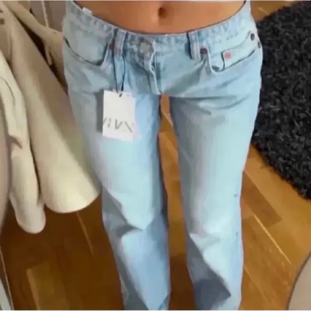 Jättesnygga slutsålda midrise jeans som inte kommer till användning 💗 (Låndade bilder) Tryck ej på köp nu!. Jeans & Byxor.