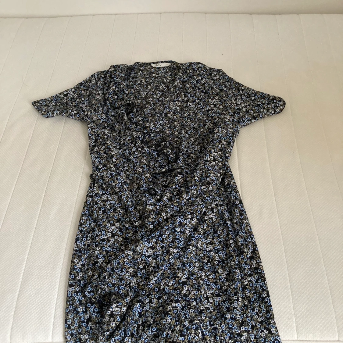 Blommig klänning från Only 
