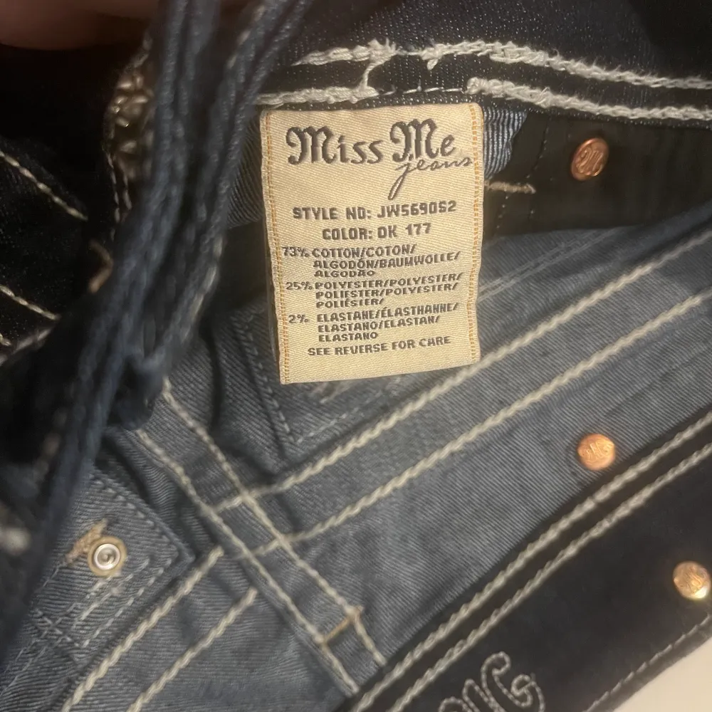 TRYCK INTE PÅ KÖP NU.Säljer nu mina jätte snygga Miss me jeans i storlek 30w, kom gärna privat för mer bilder eller frågor💗 jeansen har inga hål och är i nyskick. Säljs pga dom aldrig kommer till användning❣️nypris 1200. Kan diskutera pris. Jeans & Byxor.