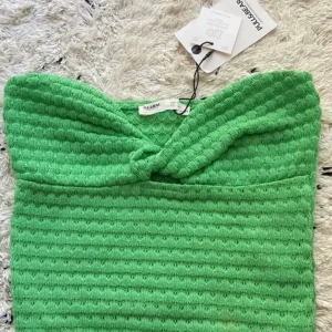 Topp - Säljer min pull&bear topp som jag köpt här på plick men som tyvärr inte passar mig!