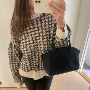 Stickad tröja - Jättefin stickad tröja från mango💕 inga fläckar/hå