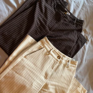 Venderbys - Hej! Säljer dessa två kostymbyxor från venderbys. Båda är i xxs, får inte någon användning på dem längre då dom är för små för mig😩  Köptes förra året 💕 Dm för fler bilder/frågor🤍  400kr för båda ❤️‍🔥