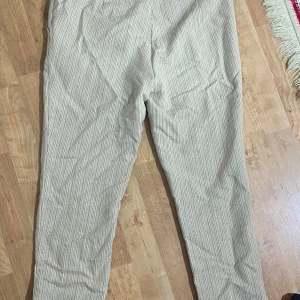 Byxor m - Dom är jätte bra men atora för mig aldrig använt  