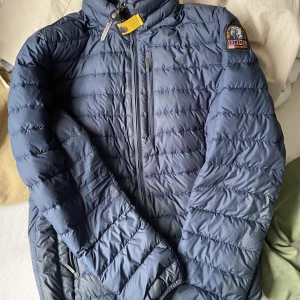 Parajumper (S) - Köptes från Care of Carl för några år sedan, använts ganska mycket förr.