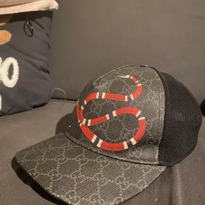 Gucci king snake cap - Säljer min Gucci keps du den inte kommer till användning självklart äkta och mycket fint skick! 