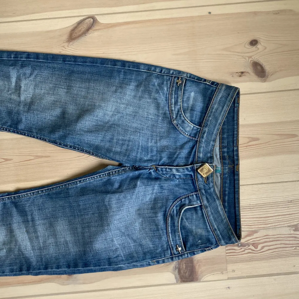 Buda på dessa as snygga lågmidjade jeans💗. Jeans & Byxor.