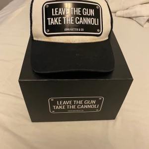 John hatter keps - Bra skick