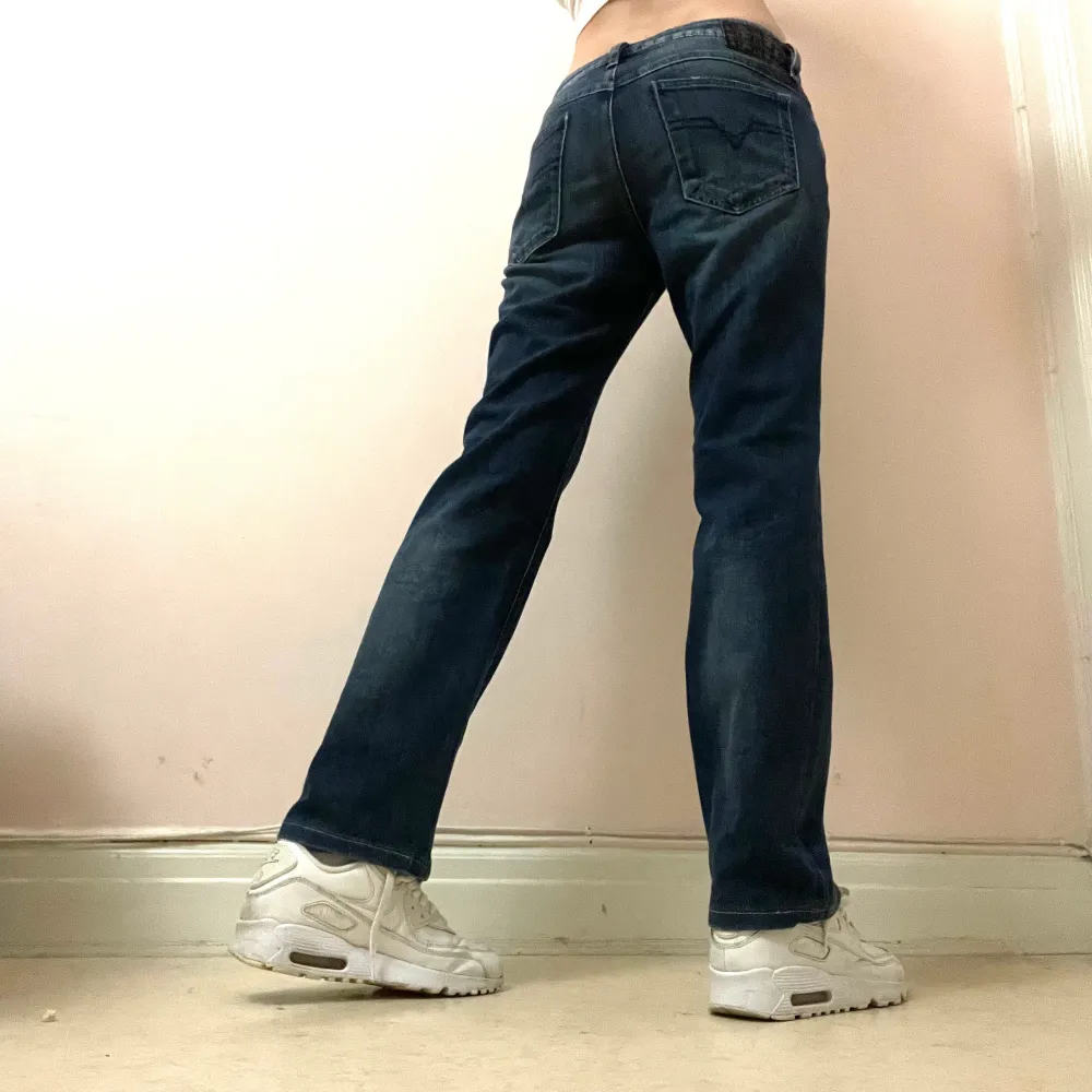 Vintage diesel RONHARY (bootcut) jeans. W29 L32. Sitter lite baggy på mig slm xs/s och är fin längd på mig. Low waist! 350/300 snabb köp!💗 (skorna finns att köpa också!😋). Jeans & Byxor.
