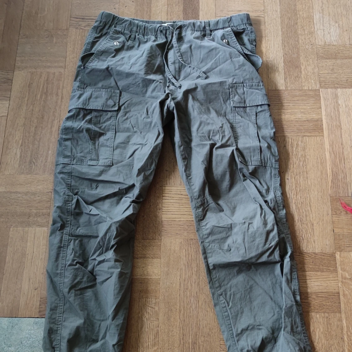 Gröna cargo byxor L