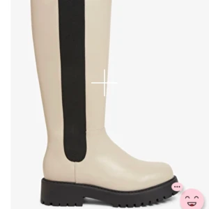 Beige stövlar - Säljer mina beige stövlar i storlek 37, använda typ 2 gånger så ser helt nya ut.