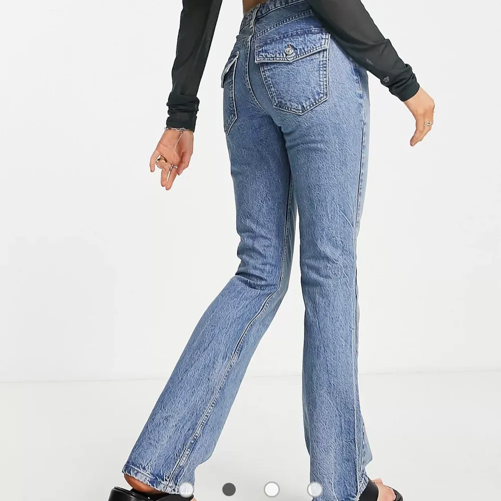 Supersnygga och trendiga bootcut jeans med snygga fickor bak. Har enbart provat byxorna. Strl 38 men små i storleken. . Farkut & Housut.