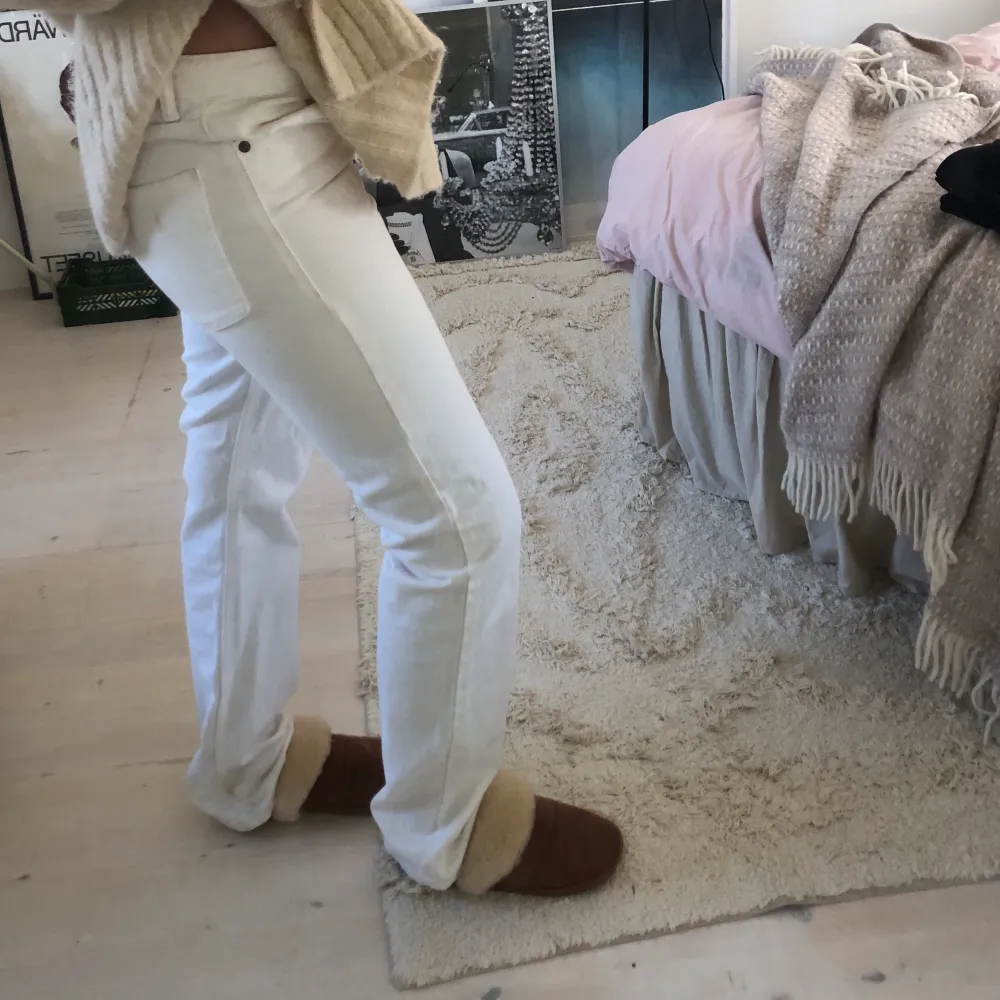 Måste sälja mina älskade zara mid waist jeans då dem blivit försmå🥲 verkligen sp sköna. Jeans & Byxor.