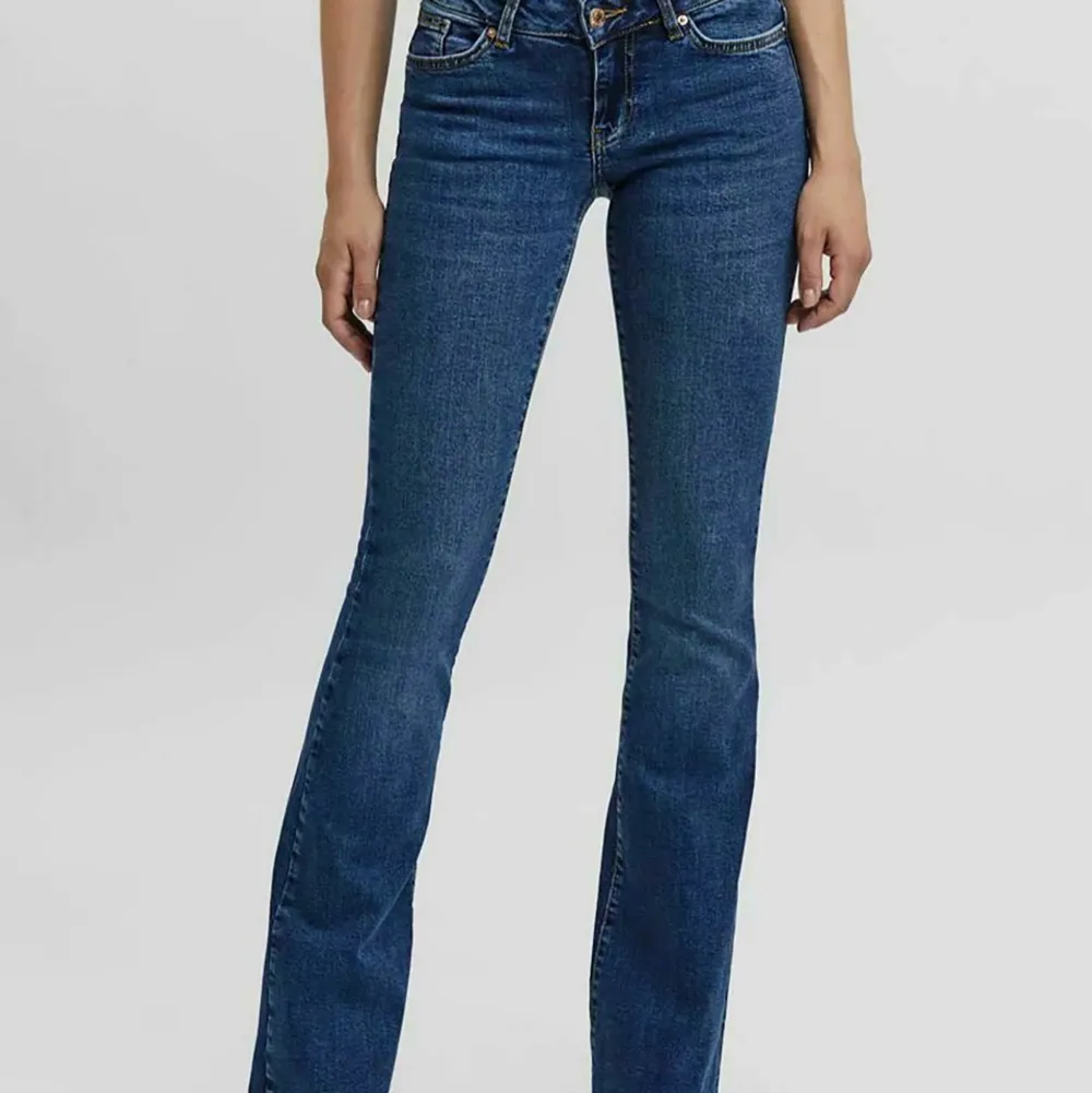 Säljer mina Favvo jeans eftersom att dom är för små💝💝. Jeans & Byxor.